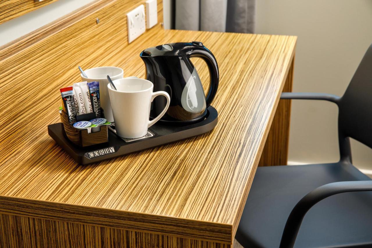 Ibis Budget London Heathrow Central ハウンズロー エクステリア 写真