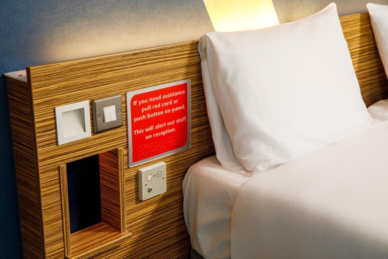 Ibis Budget London Heathrow Central ハウンズロー エクステリア 写真