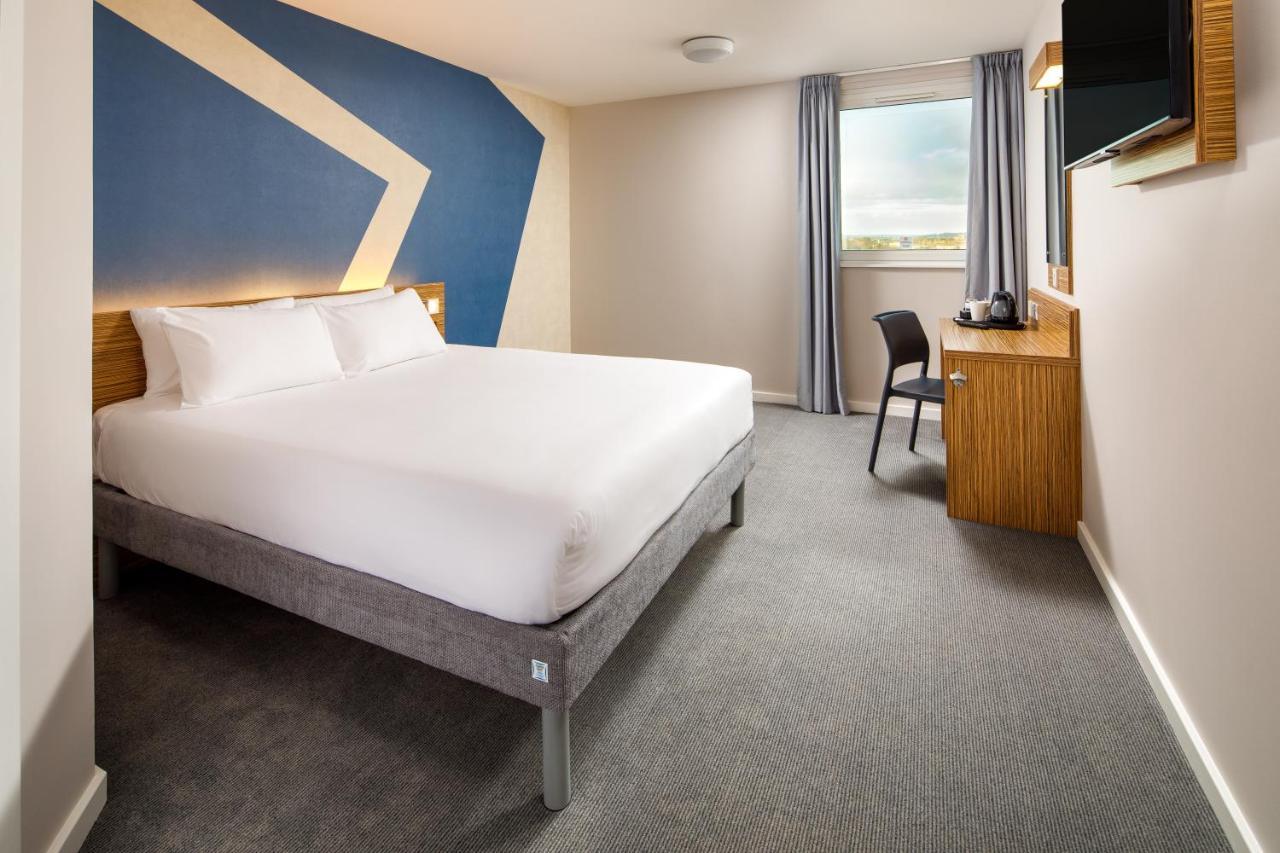 Ibis Budget London Heathrow Central ハウンズロー エクステリア 写真