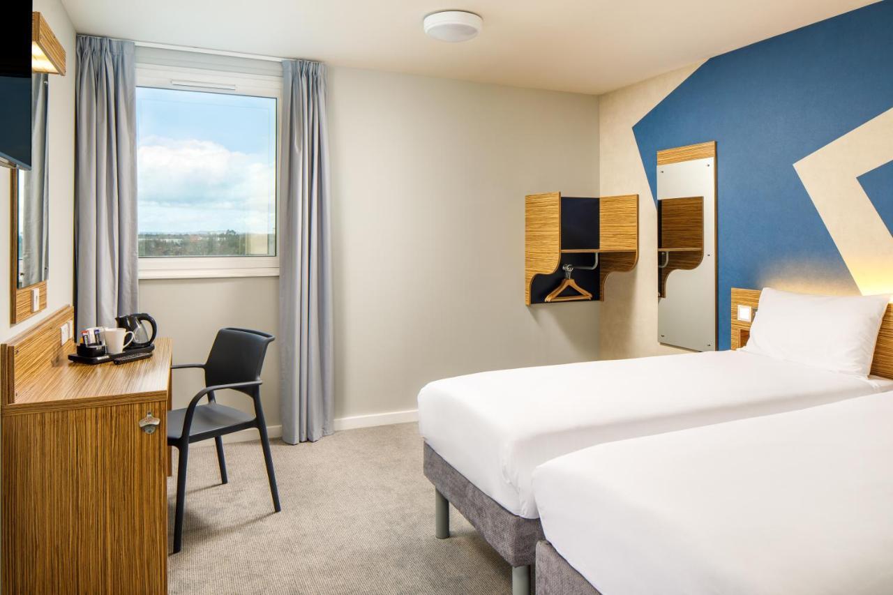 Ibis Budget London Heathrow Central ハウンズロー エクステリア 写真