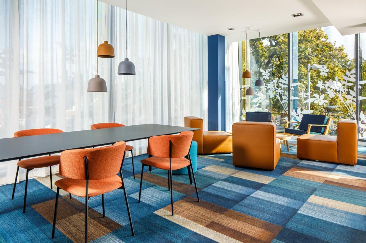 Ibis Budget London Heathrow Central ハウンズロー エクステリア 写真