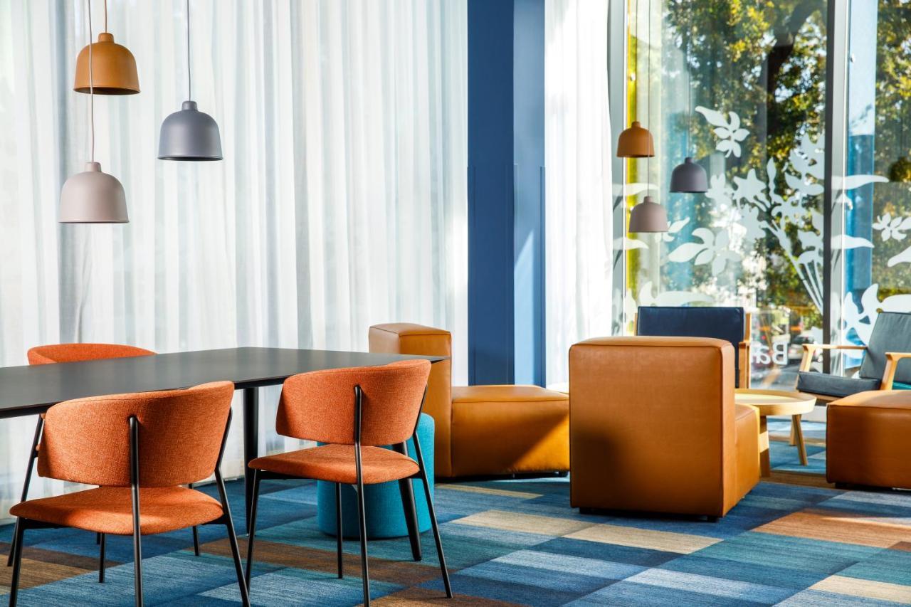 Ibis Budget London Heathrow Central ハウンズロー エクステリア 写真