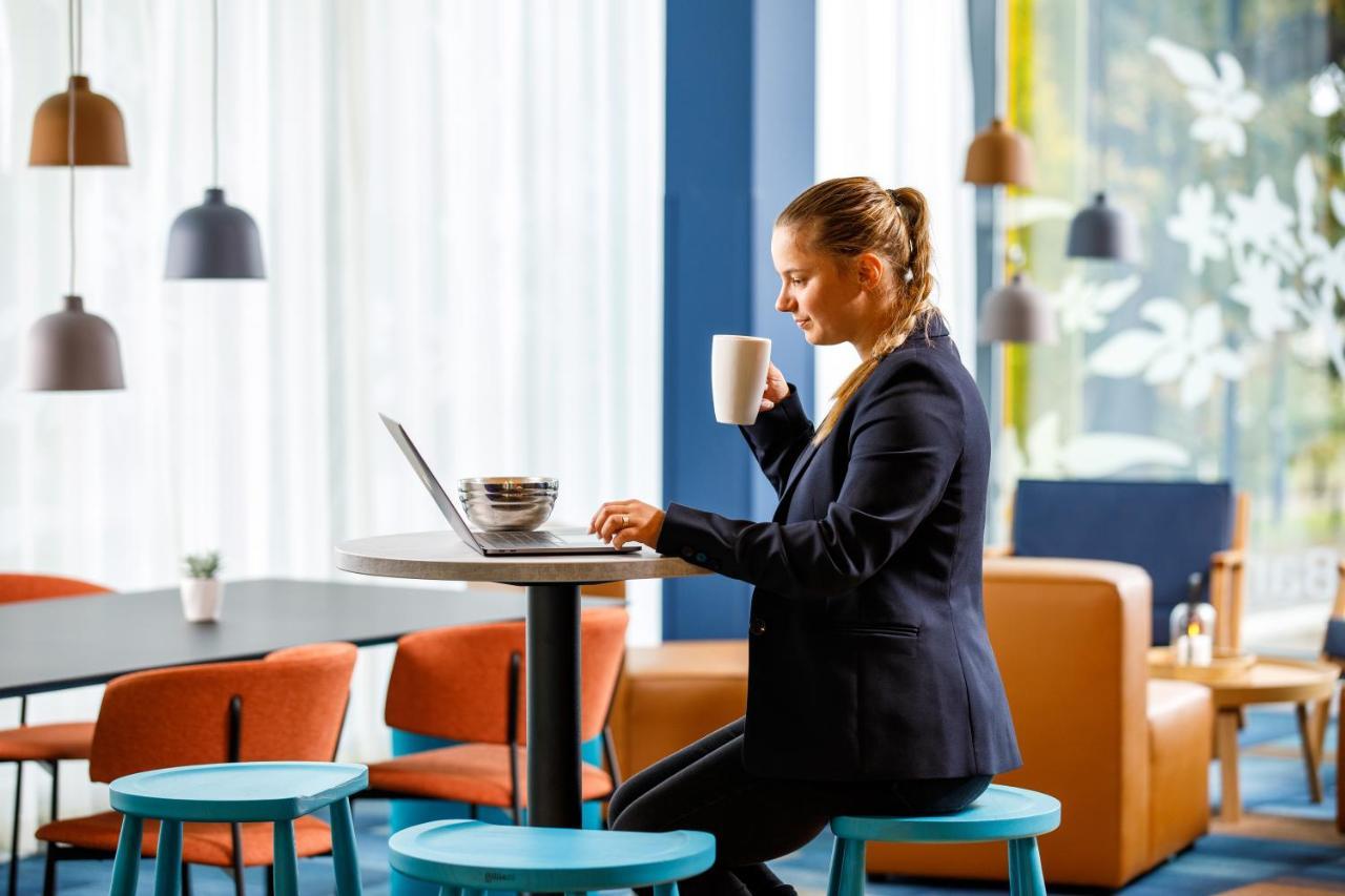 Ibis Budget London Heathrow Central ハウンズロー エクステリア 写真