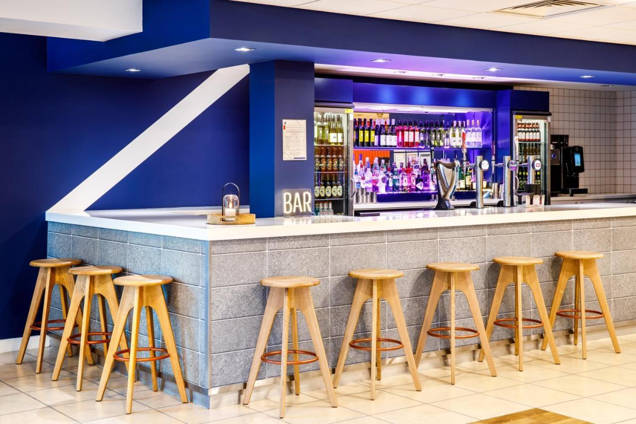 Ibis Budget London Heathrow Central ハウンズロー エクステリア 写真