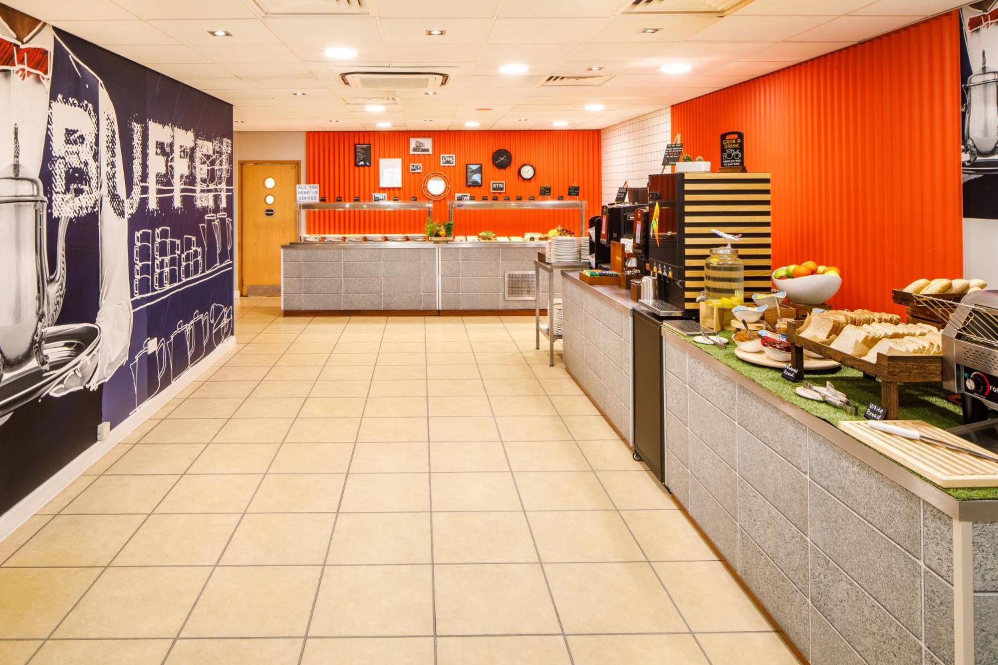 Ibis Budget London Heathrow Central ハウンズロー エクステリア 写真