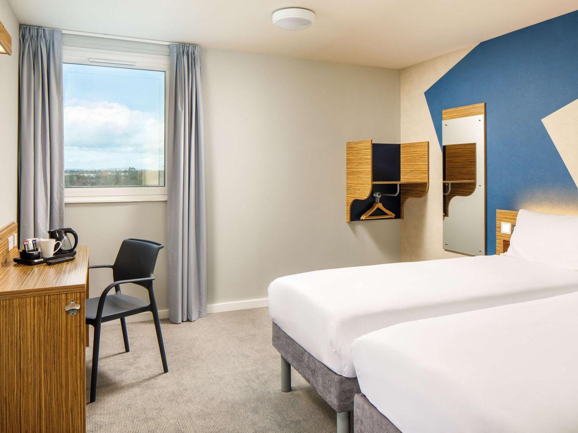 Ibis Budget London Heathrow Central ハウンズロー エクステリア 写真