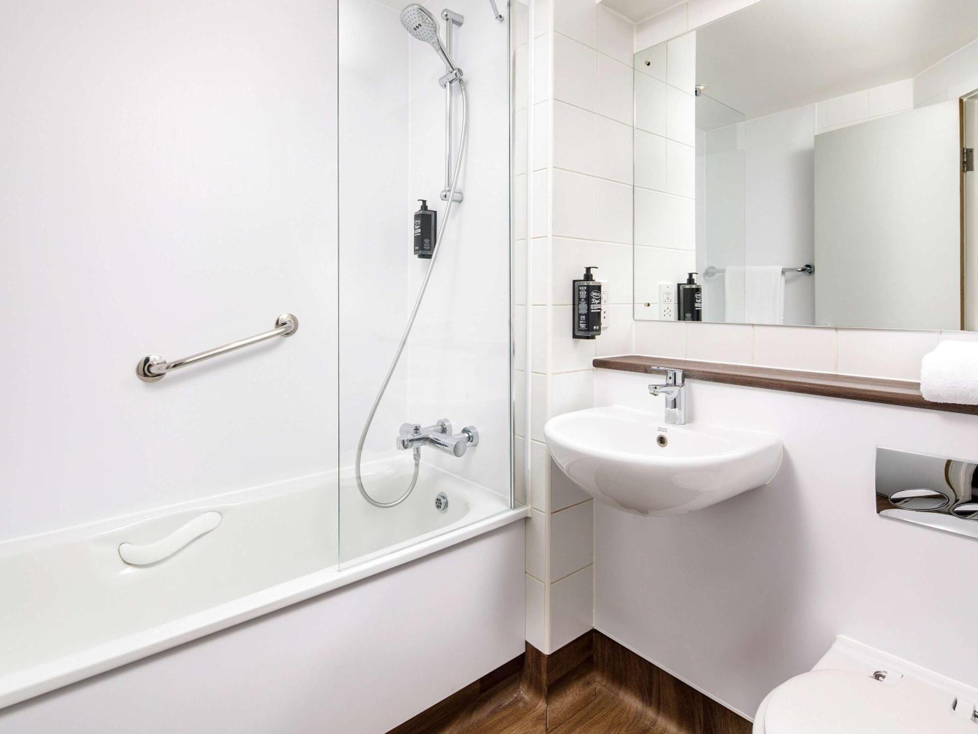 Ibis Budget London Heathrow Central ハウンズロー エクステリア 写真