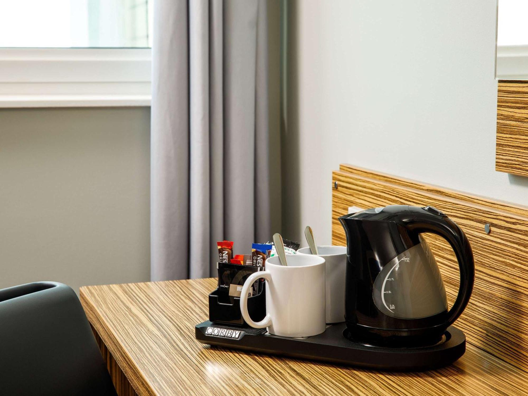 Ibis Budget London Heathrow Central ハウンズロー エクステリア 写真