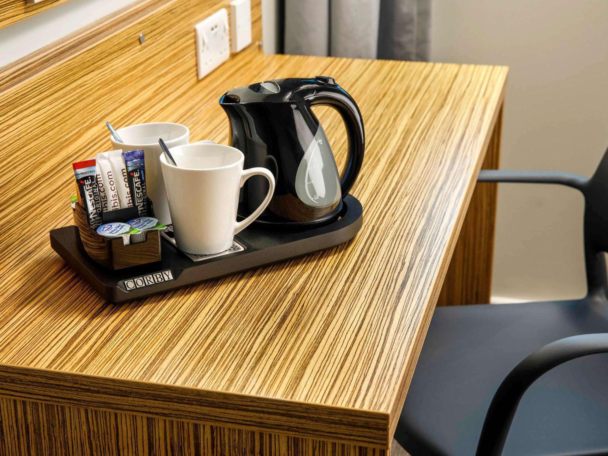 Ibis Budget London Heathrow Central ハウンズロー エクステリア 写真