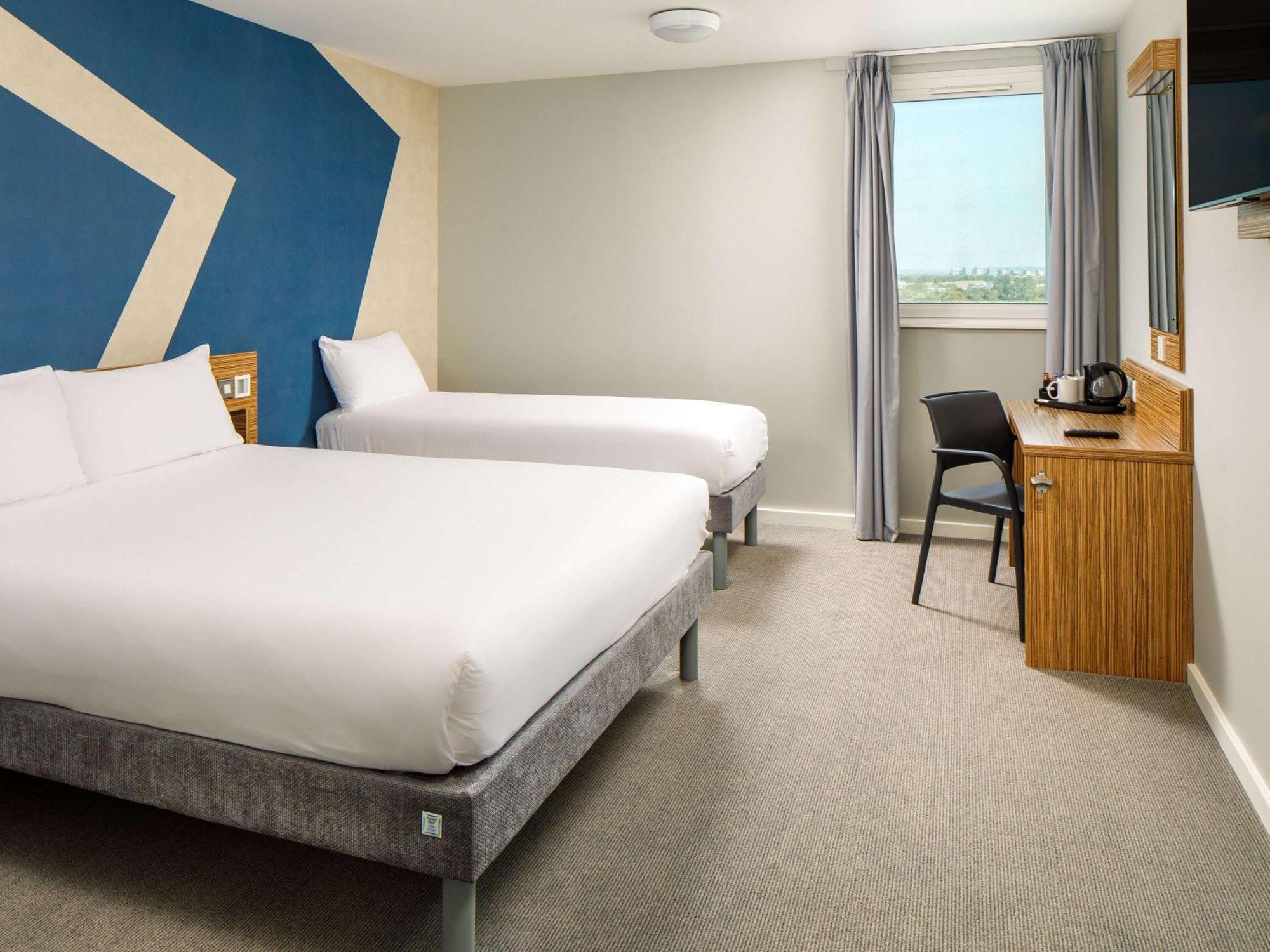 Ibis Budget London Heathrow Central ハウンズロー エクステリア 写真
