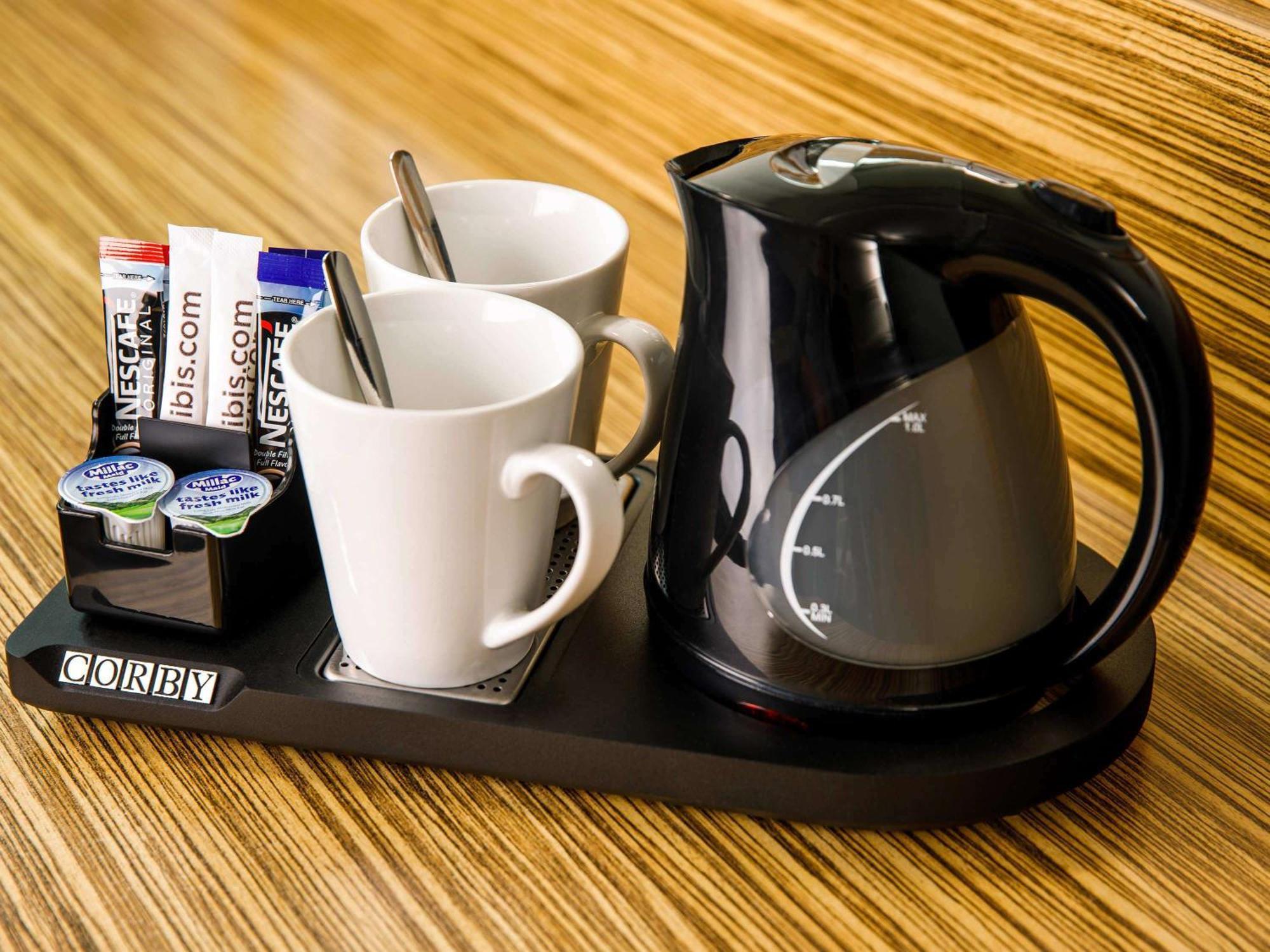 Ibis Budget London Heathrow Central ハウンズロー エクステリア 写真