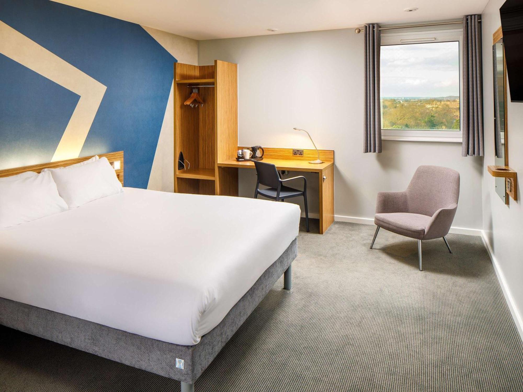 Ibis Budget London Heathrow Central ハウンズロー エクステリア 写真