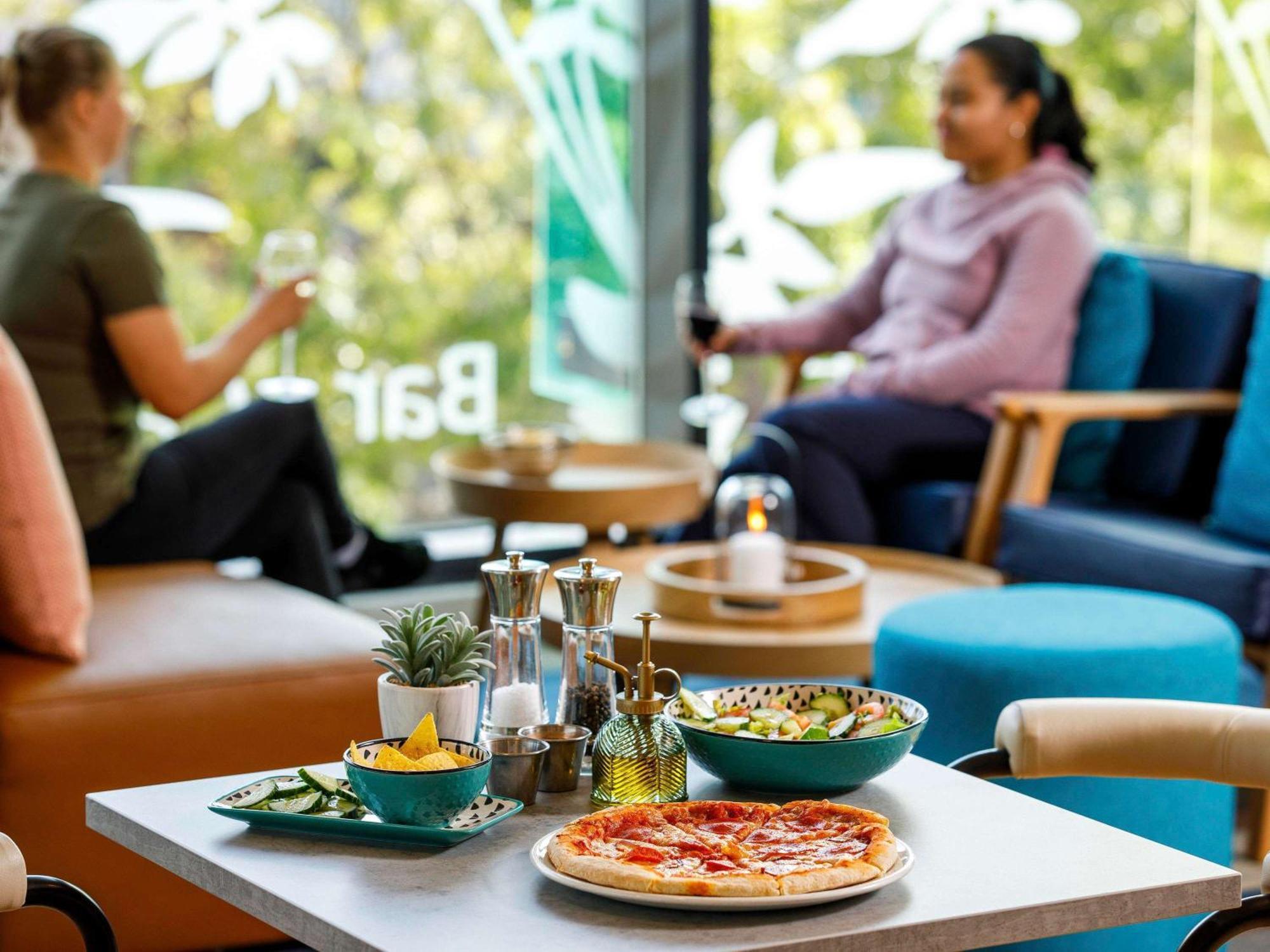 Ibis Budget London Heathrow Central ハウンズロー エクステリア 写真
