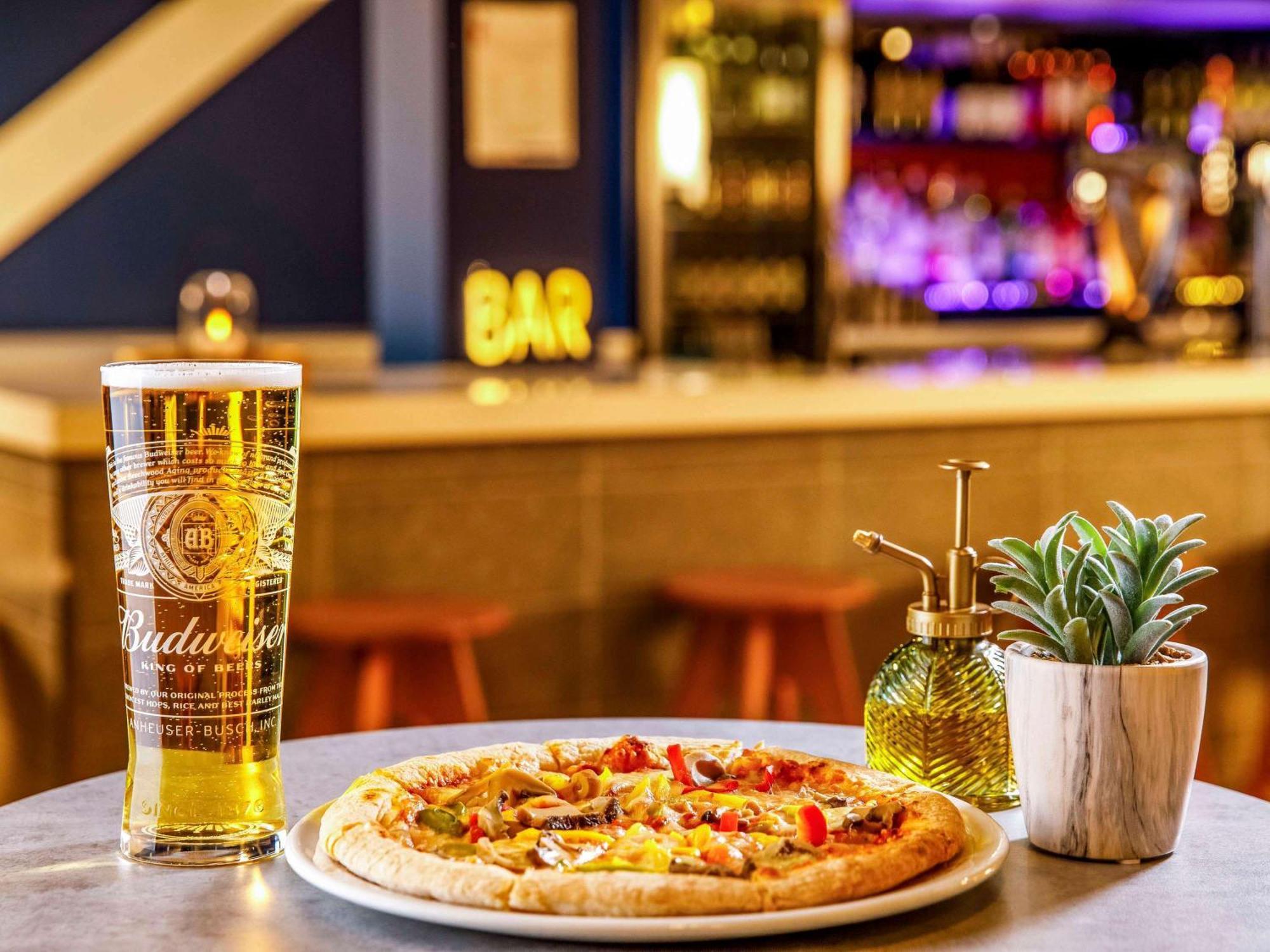 Ibis Budget London Heathrow Central ハウンズロー エクステリア 写真