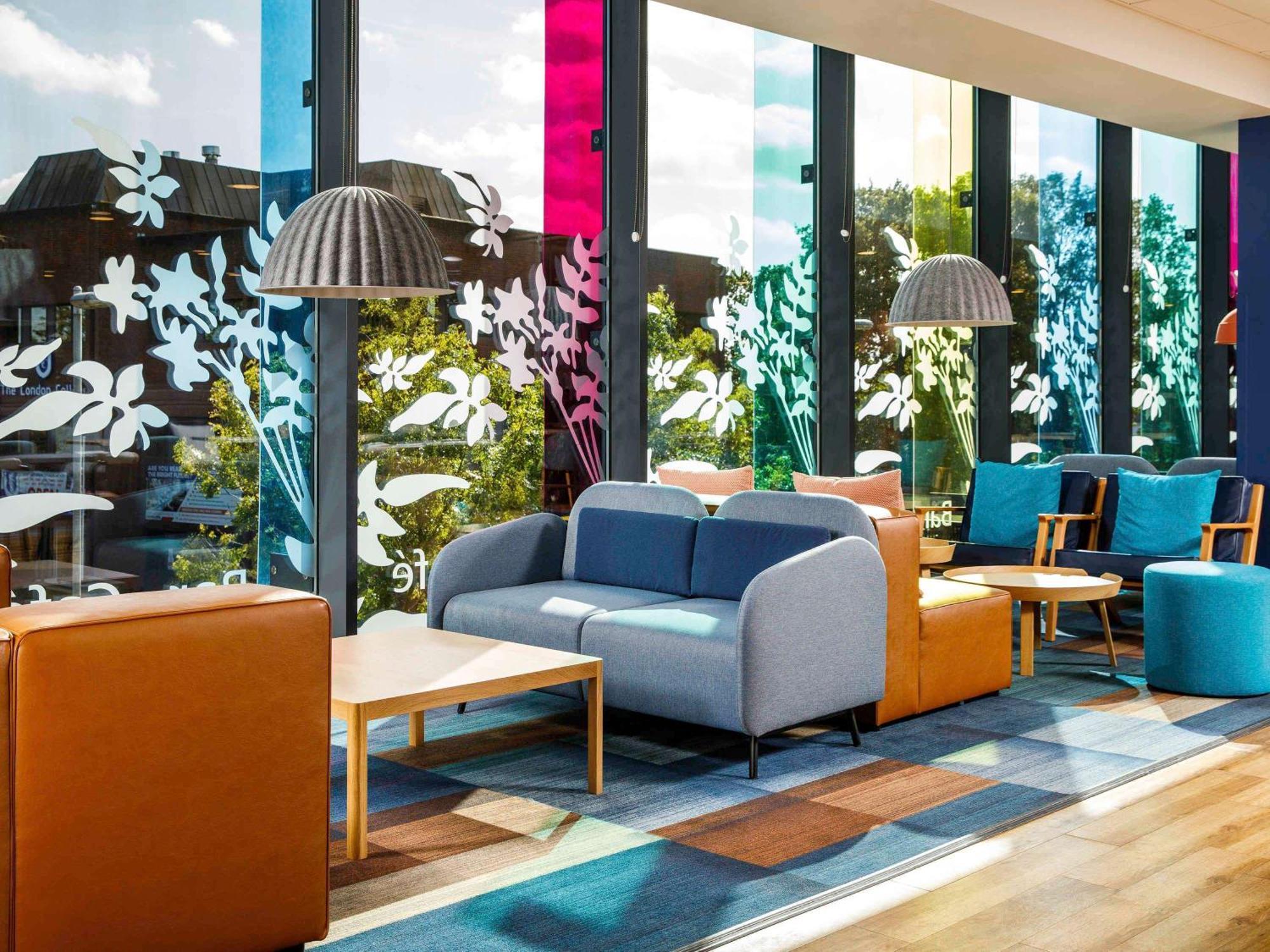 Ibis Budget London Heathrow Central ハウンズロー エクステリア 写真