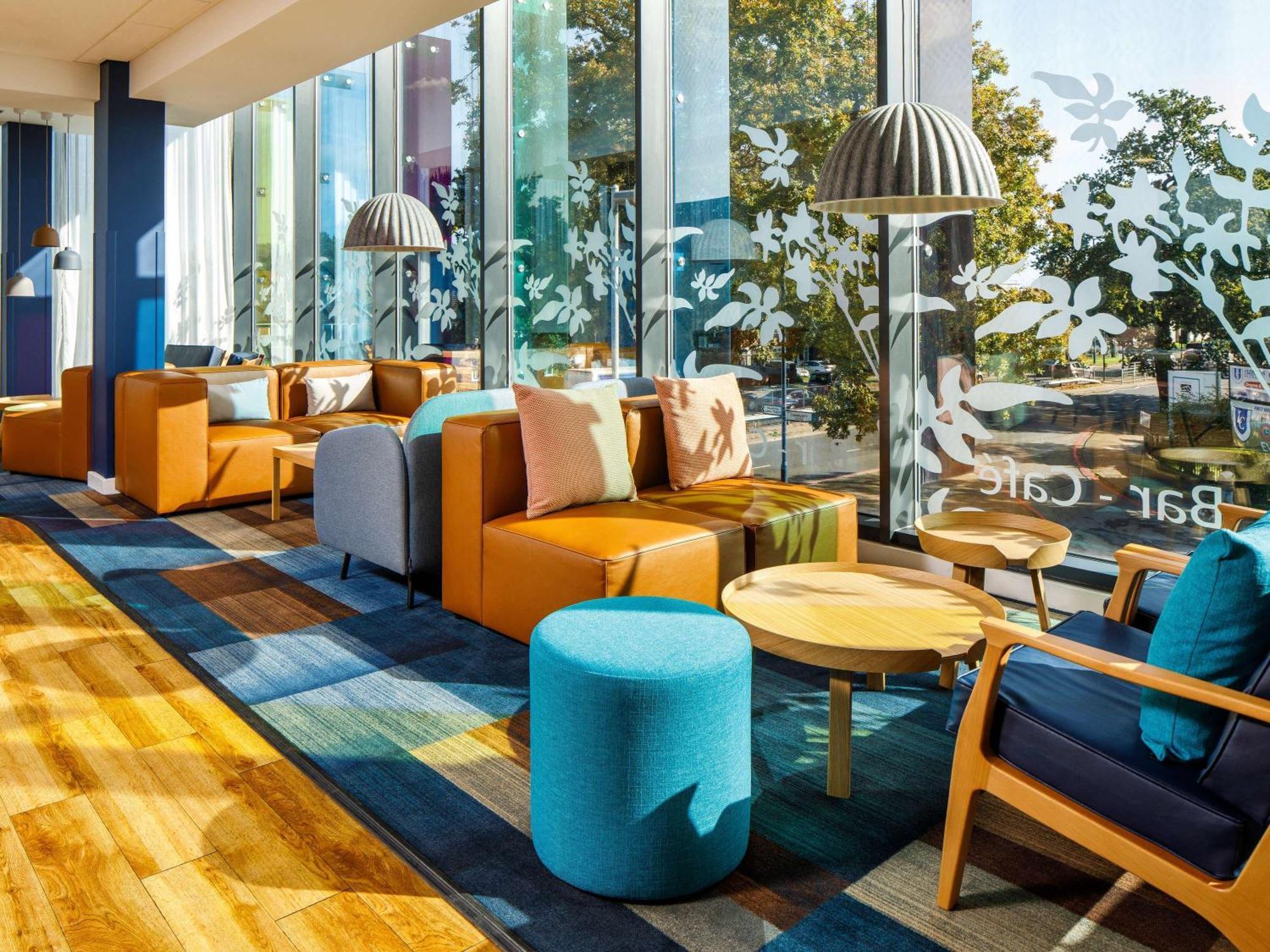 Ibis Budget London Heathrow Central ハウンズロー エクステリア 写真